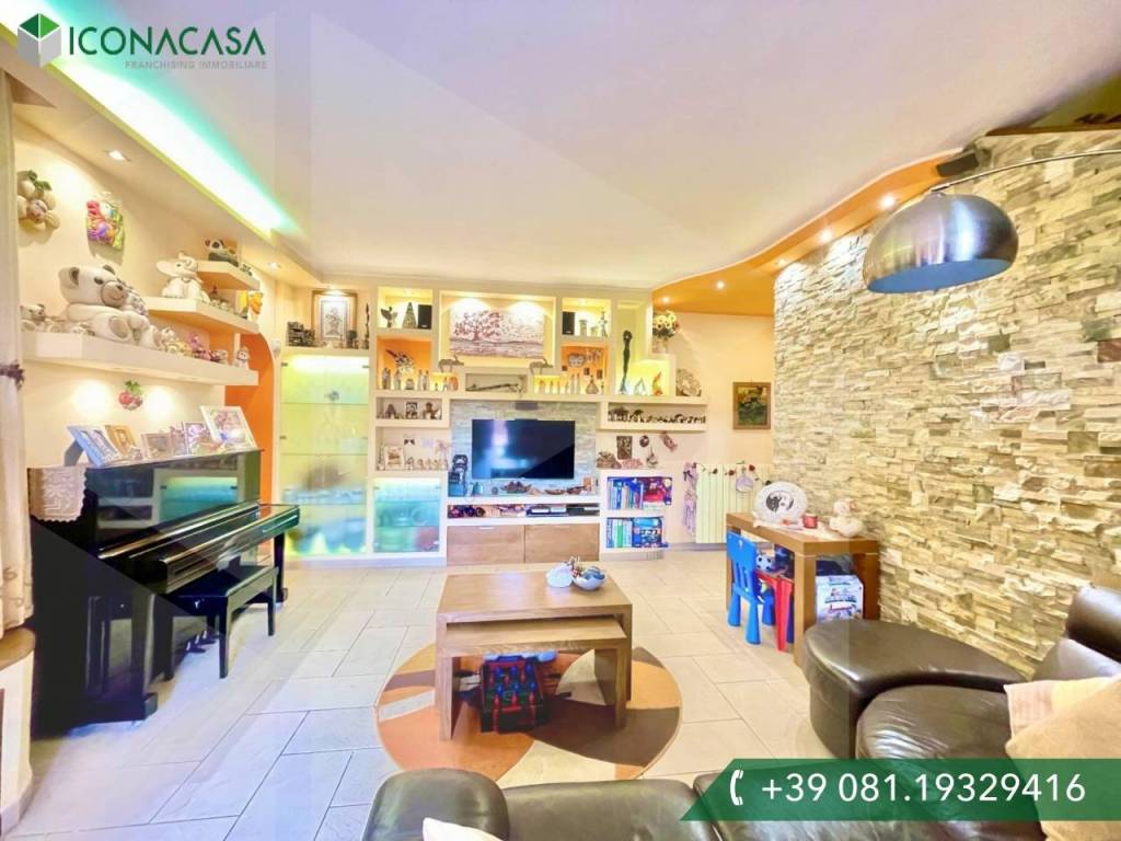 casa indipendente in vendita a Giugliano in Campania in zona Varcaturo