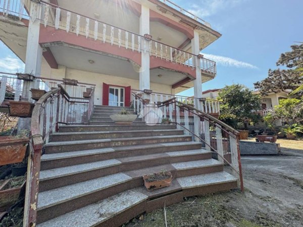 casa indipendente in vendita a Giugliano in Campania in zona Varcaturo