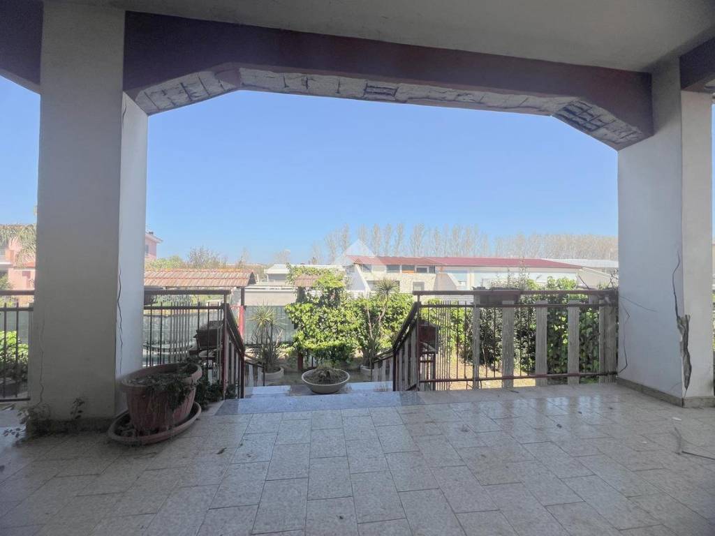 casa indipendente in vendita a Giugliano in Campania in zona Varcaturo