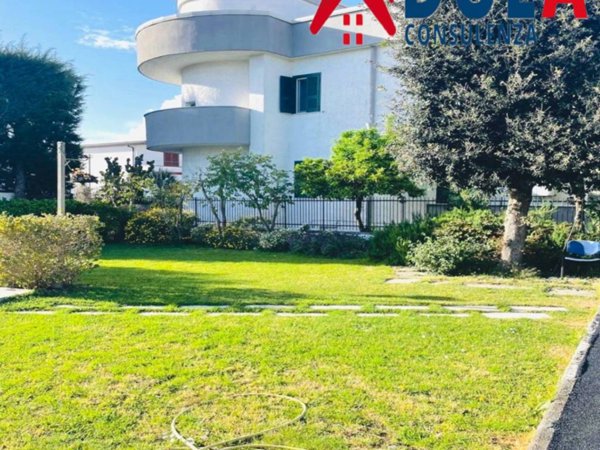 casa indipendente in vendita a Giugliano in Campania in zona Lago Patria