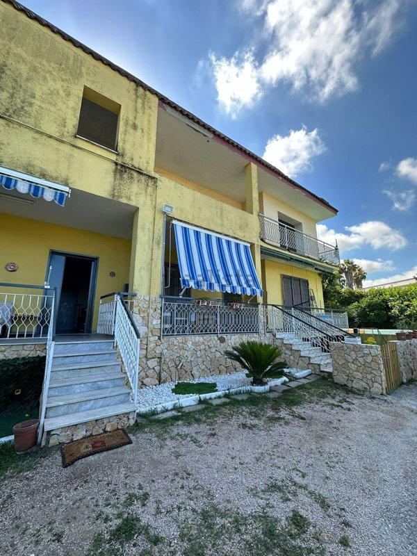 appartamento in vendita a Giugliano in Campania in zona Varcaturo