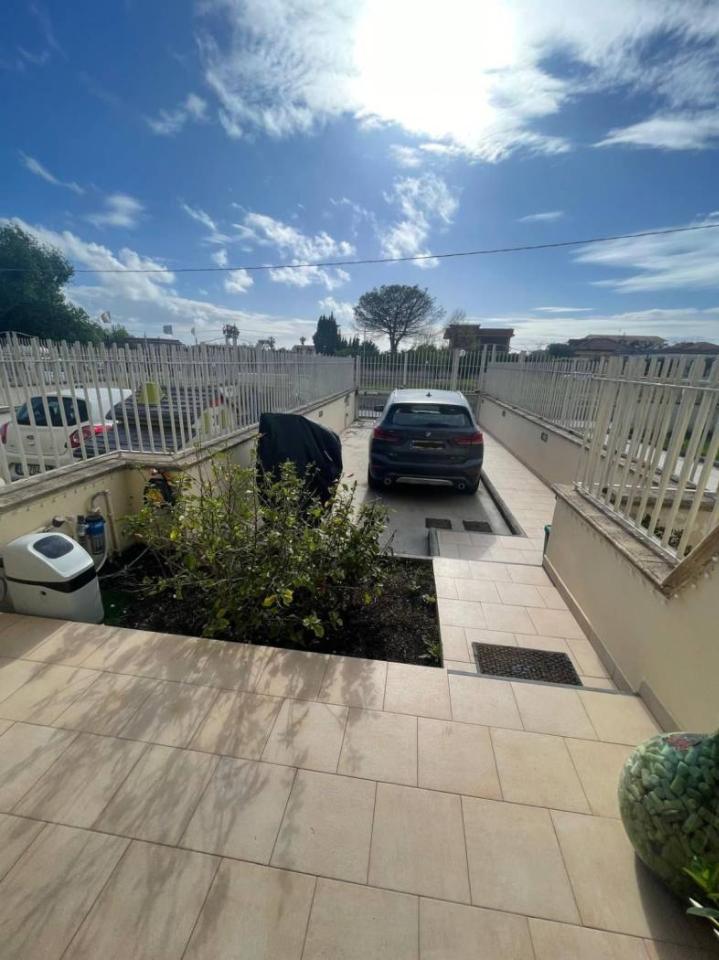 casa indipendente in vendita a Giugliano in Campania in zona Varcaturo