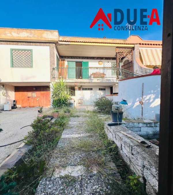 casa indipendente in vendita a Giugliano in Campania in zona Varcaturo