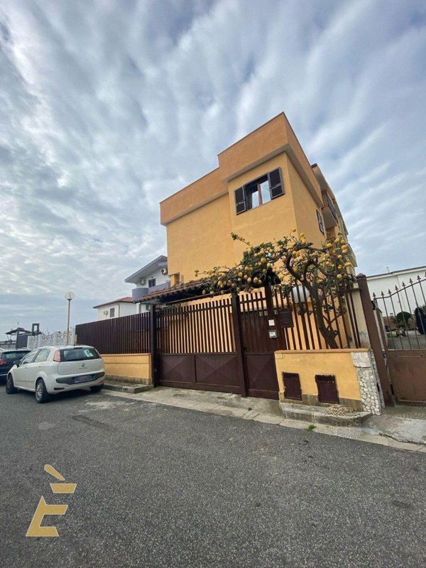 casa indipendente in vendita a Giugliano in Campania