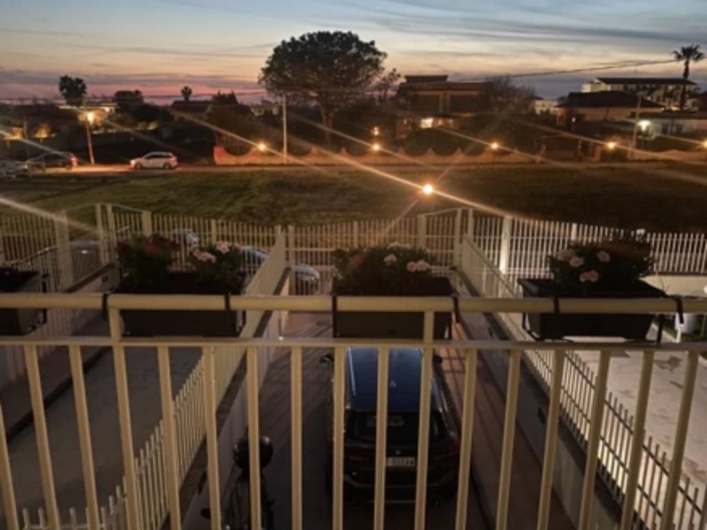 casa indipendente in vendita a Giugliano in Campania in zona Varcaturo