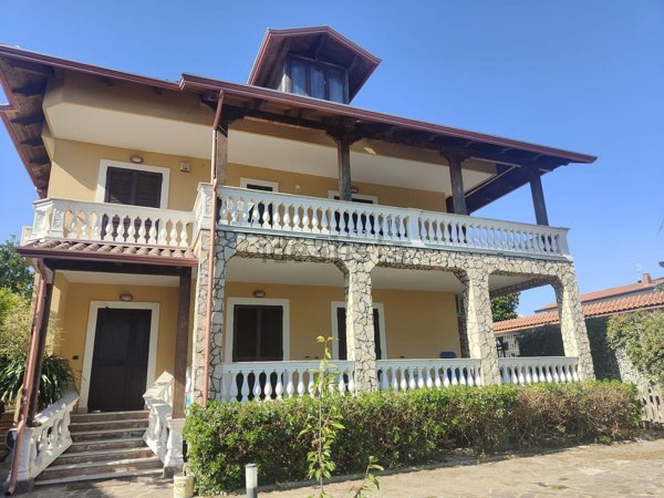 casa indipendente in vendita a Giugliano in Campania in zona Lago Patria