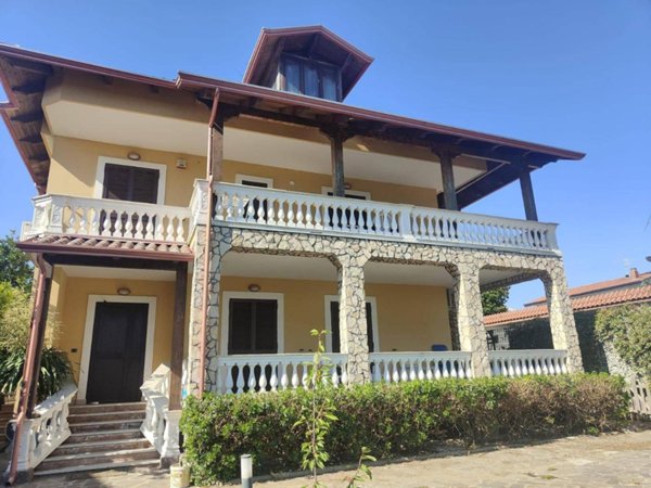 casa indipendente in vendita a Giugliano in Campania in zona Lago Patria