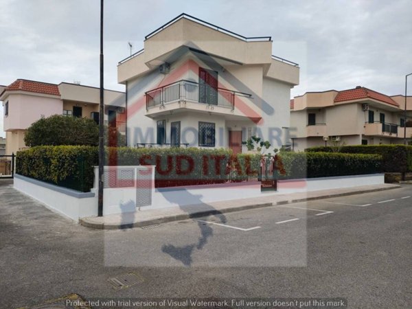 casa indipendente in vendita a Giugliano in Campania in zona Varcaturo