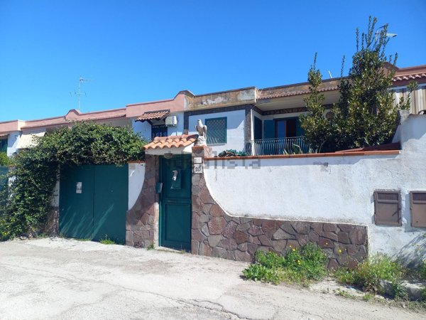 casa indipendente in vendita a Giugliano in Campania in zona Varcaturo