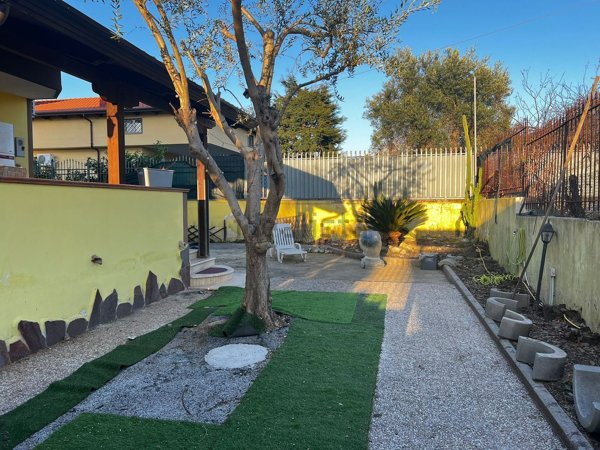 casa indipendente in vendita a Giugliano in Campania in zona Licola