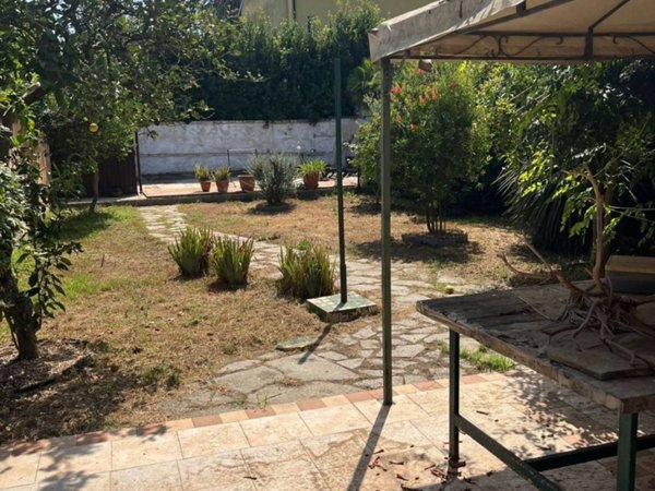 casa indipendente in vendita a Giugliano in Campania in zona Varcaturo