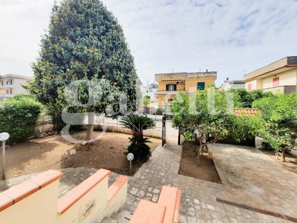 casa indipendente in vendita a Giugliano in Campania in zona Lago Patria