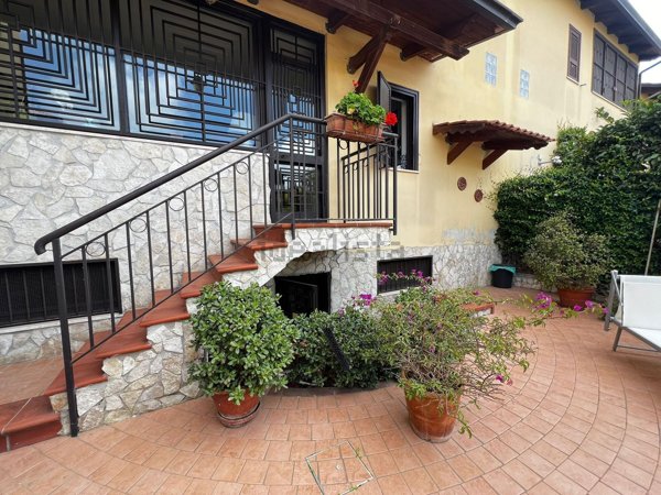 casa indipendente in vendita a Giugliano in Campania in zona Licola
