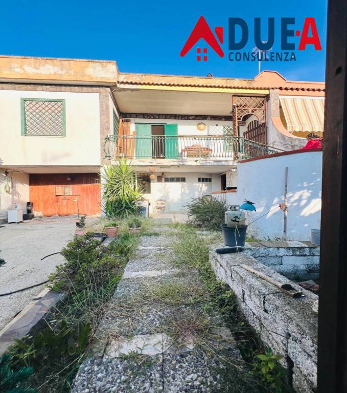 casa indipendente in vendita a Giugliano in Campania in zona Varcaturo
