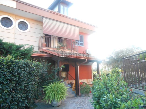 casa indipendente in vendita a Giugliano in Campania in zona Lago Patria
