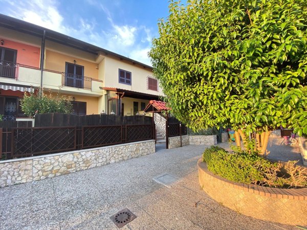 casa indipendente in vendita a Giugliano in Campania