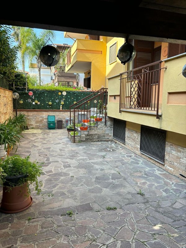 casa indipendente in vendita a Giugliano in Campania in zona Lago Patria