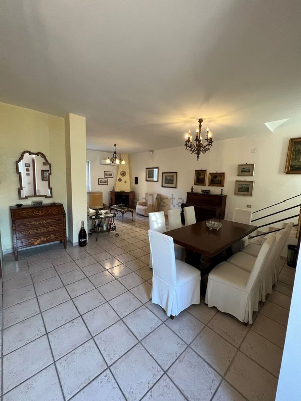 casa indipendente in vendita a Giugliano in Campania in zona Lago Patria