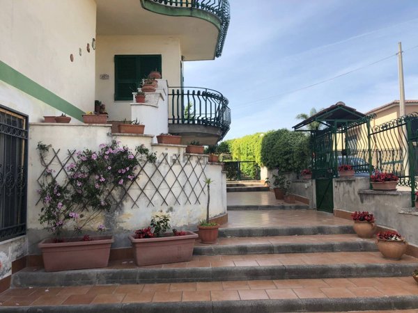 casa indipendente in vendita a Giugliano in Campania in zona Licola