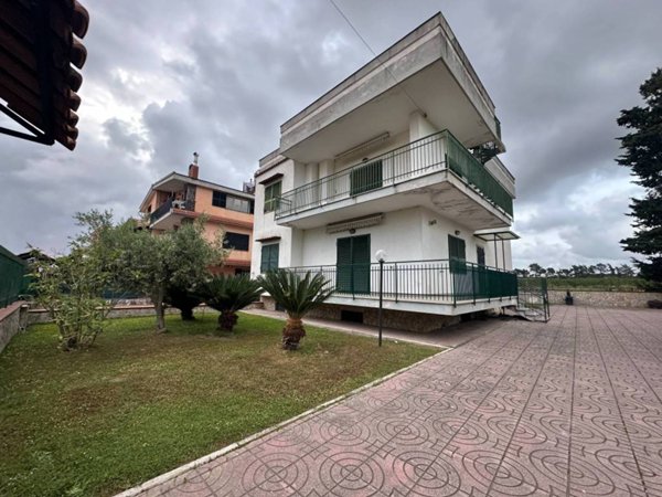casa indipendente in vendita a Giugliano in Campania in zona Licola