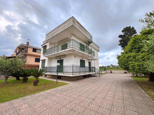 casa indipendente in vendita a Giugliano in Campania in zona Licola