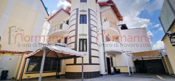 casa indipendente in vendita a Giugliano in Campania