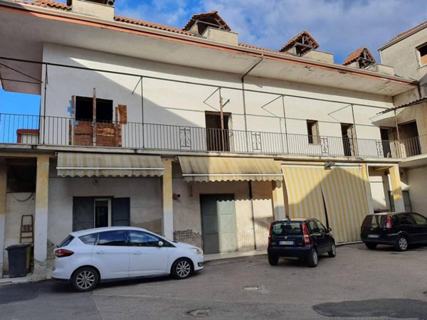 locale commerciale in vendita a Giugliano in Campania