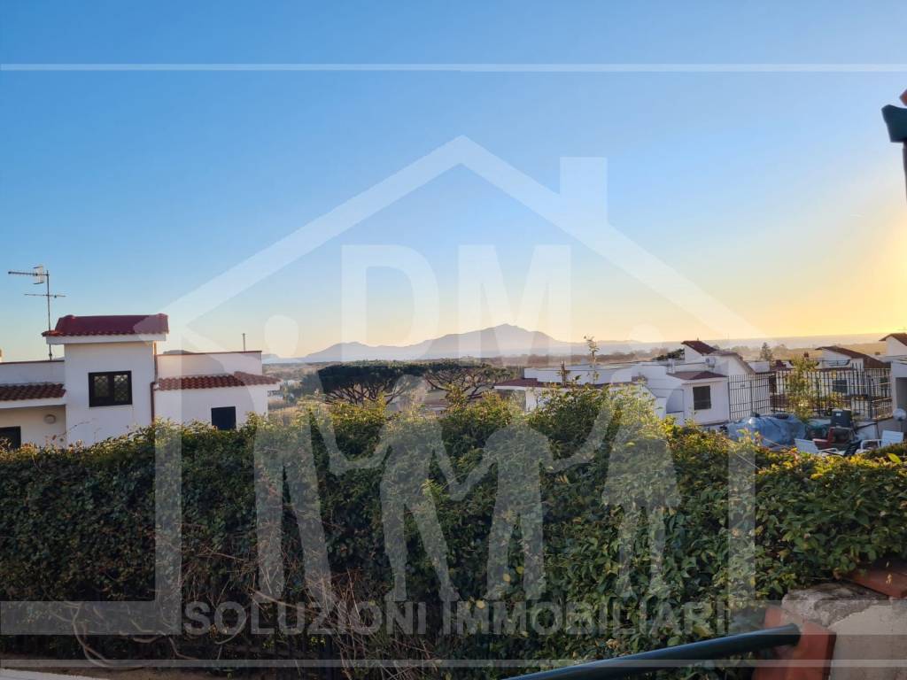 casa indipendente in vendita a Giugliano in Campania in zona Varcaturo