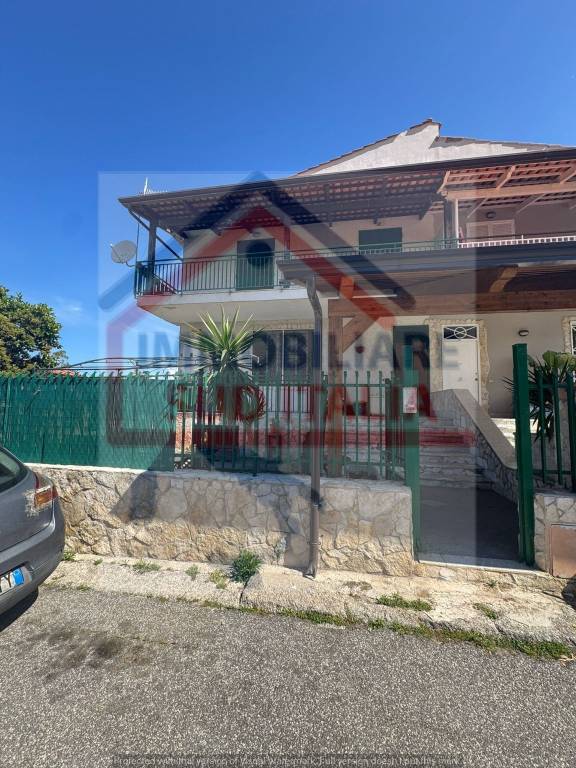 casa indipendente in vendita a Giugliano in Campania in zona Licola