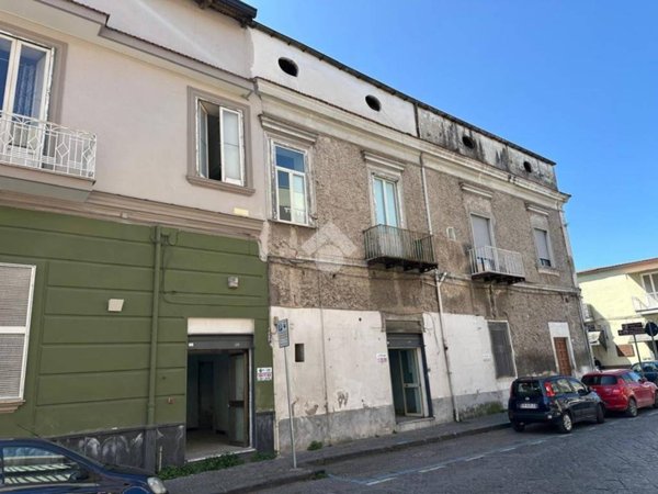 negozio in vendita a Giugliano in Campania
