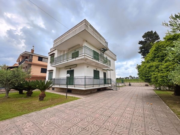 casa indipendente in vendita a Giugliano in Campania in zona Licola