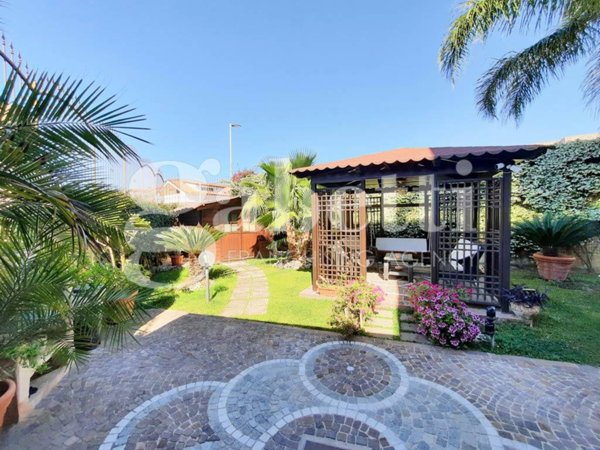 casa indipendente in vendita a Giugliano in Campania in zona Lago Patria