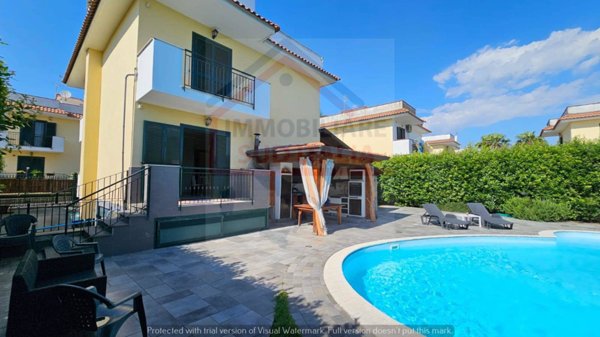 casa indipendente in vendita a Giugliano in Campania in zona Lago Patria