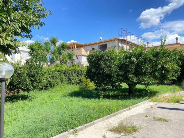 casa indipendente in vendita a Giugliano in Campania in zona Licola