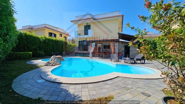 casa indipendente in vendita a Giugliano in Campania in zona Lago Patria