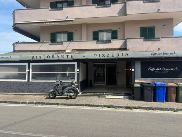 negozio in vendita a Giugliano in Campania