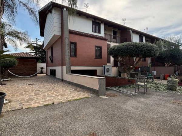 casa indipendente in vendita a Giugliano in Campania in zona Lago Patria