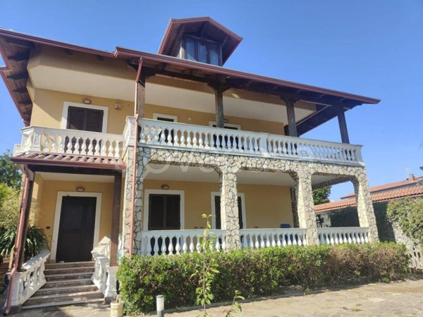 casa indipendente in vendita a Giugliano in Campania in zona Lago Patria