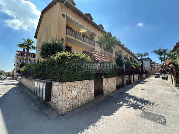 casa indipendente in vendita a Giugliano in Campania