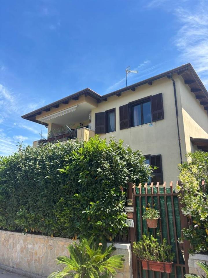 casa indipendente in vendita a Giugliano in Campania in zona Varcaturo