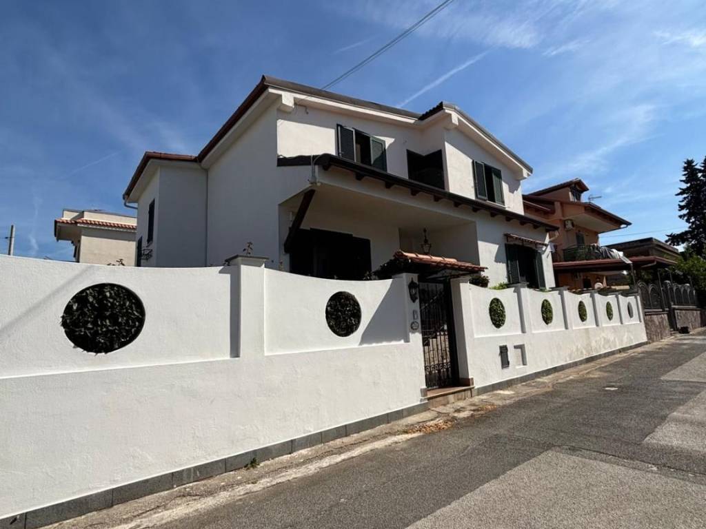 casa indipendente in vendita a Giugliano in Campania in zona Lago Patria