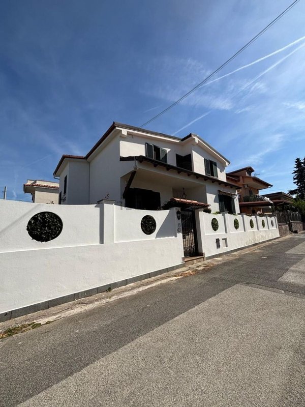 casa indipendente in vendita a Giugliano in Campania in zona Lago Patria