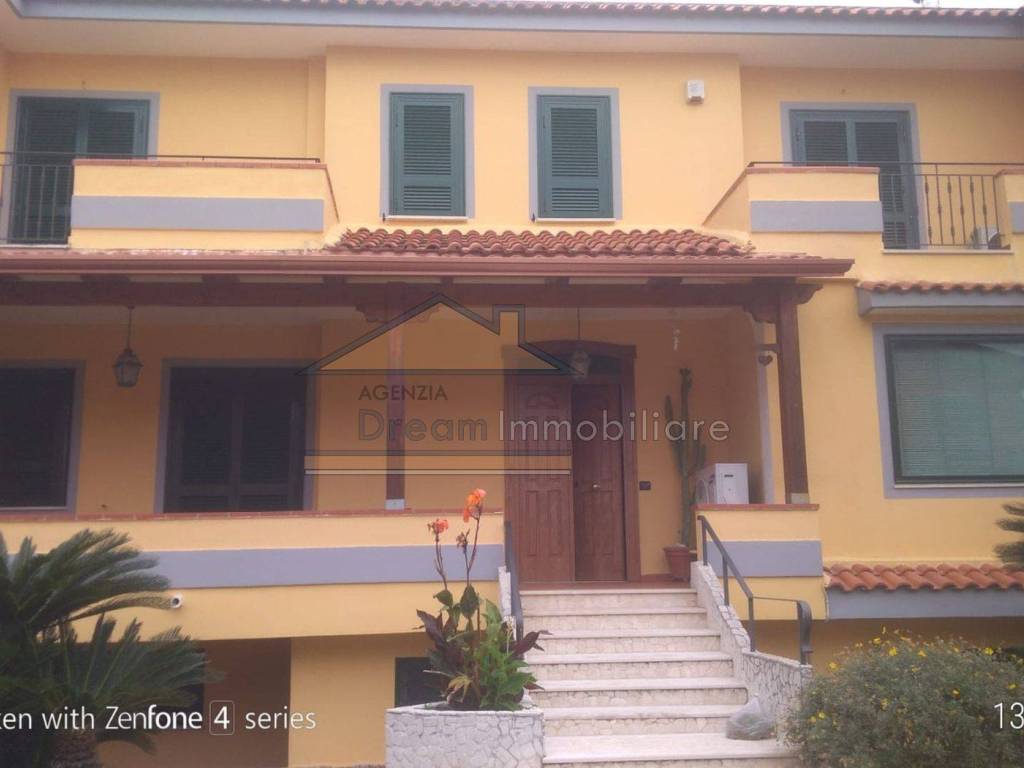casa indipendente in vendita a Giugliano in Campania in zona Lago Patria