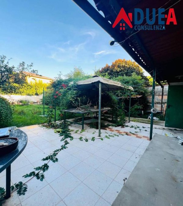 casa indipendente in vendita a Giugliano in Campania in zona Varcaturo