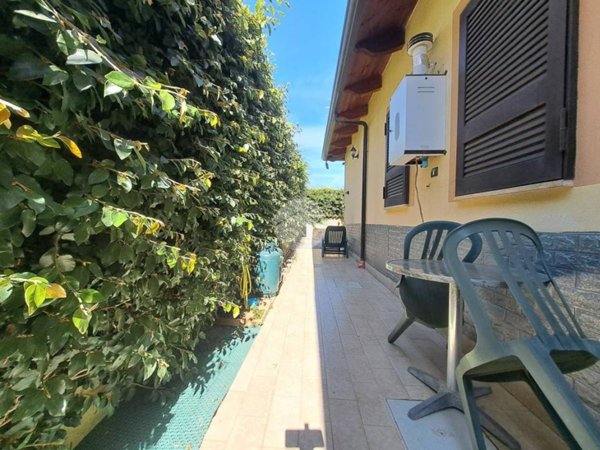 casa indipendente in vendita a Giugliano in Campania in zona Licola