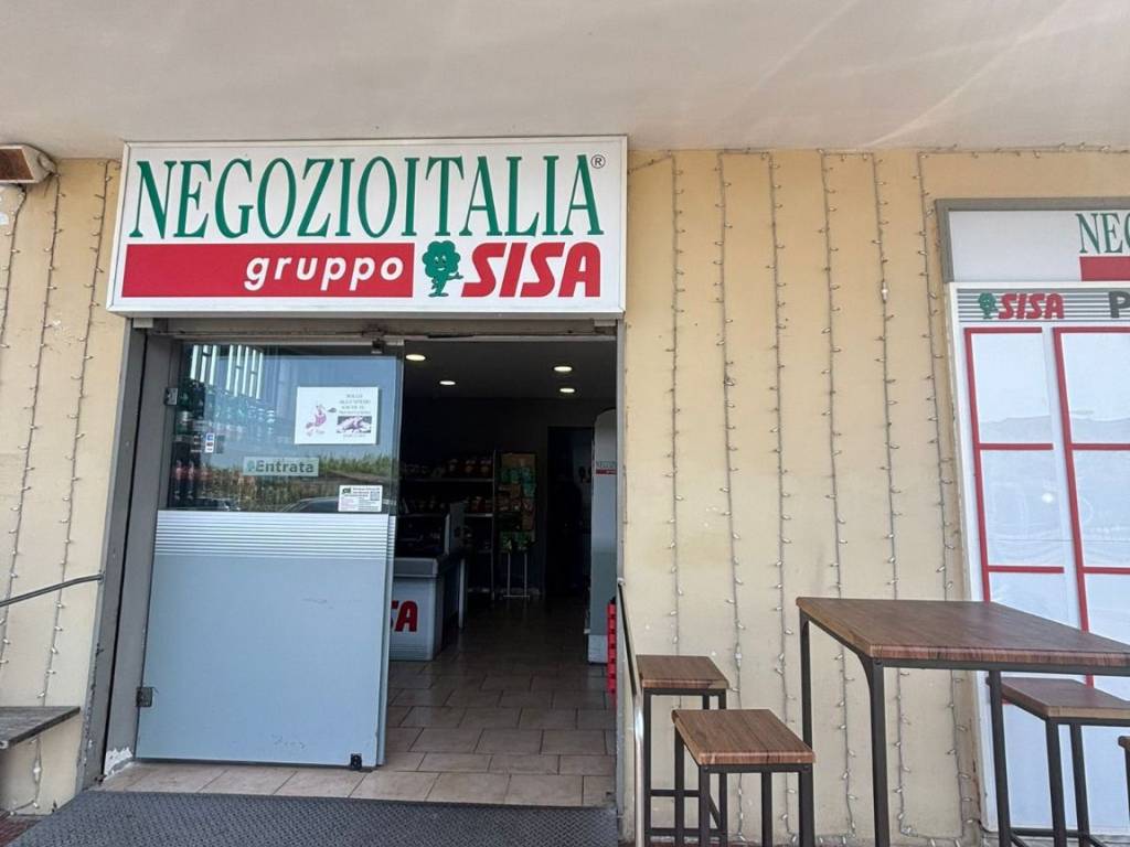 negozio in vendita a Giugliano in Campania in zona Lago Patria