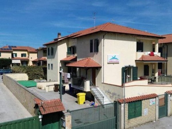 casa indipendente in vendita a Giugliano in Campania in zona Varcaturo