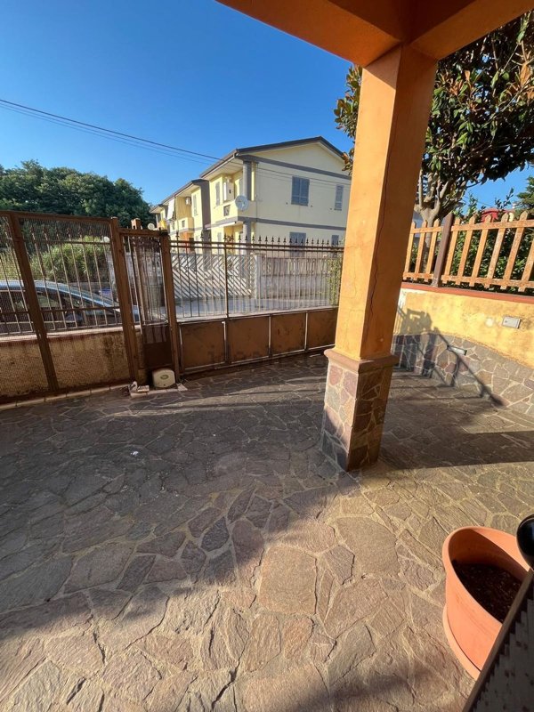 casa indipendente in vendita a Giugliano in Campania in zona Varcaturo