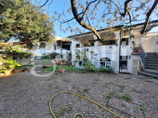casa indipendente in vendita a Giugliano in Campania in zona Licola