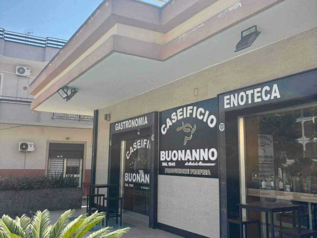 negozio in vendita a Giugliano in Campania